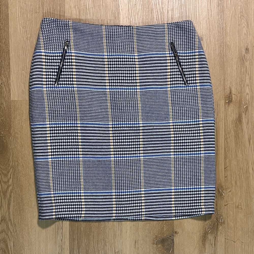 J. McLaughlin Navy, white, French tweed Ross Skirt size 10